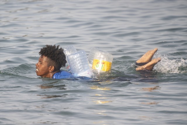 El Gobierno destina una partida extraordinaria de 25 millones para atender a menores migrantes solos en Ceuta