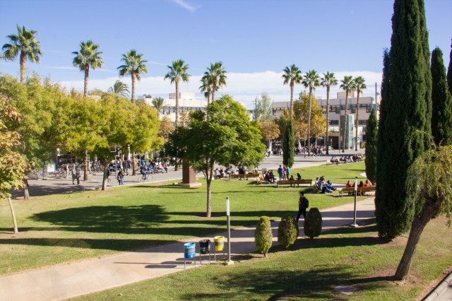 El Consell mantiene congelados los precios públicos universitarios