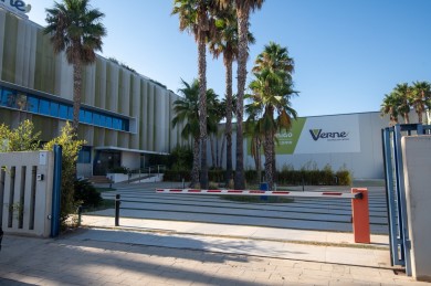 Sociedades vinculadas a Petroalacant y Mucho Cartucho compran las naves de Verne en Atalayas: serán los 'caseros' de Dominion