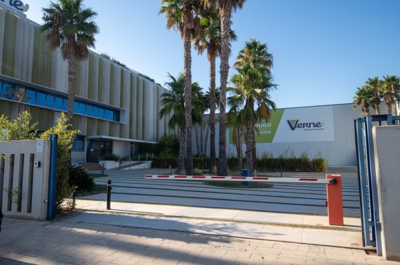 Sociedades vinculadas a Petroalacant y Mucho Cartucho compran las naves de Verne en Atalayas: serán los 'caseros' de Dominion