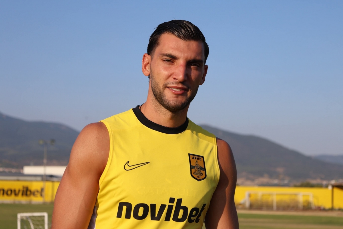 El delantero cartagenero durante su primeer entrenamiento en Salónica