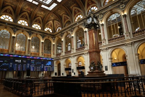El Ibex 35 pisa el acelerador en la media sesión y supera los 20.100 puntos