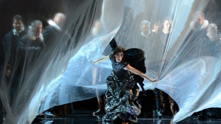 Pasión, celos y alta costura: la ópera Otello aterriza en Vila-real desde el Salzburg Easter Festival