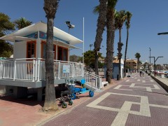 La Playa del Espejo de Los Alcázares mejora su accesibilidad tras la renovación de sus infraestructuras y equipamientos