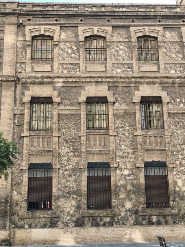 El PSPV denuncia la instalación de ventanas de aluminio en el Monasterio de Santa Clara, declarado BRL