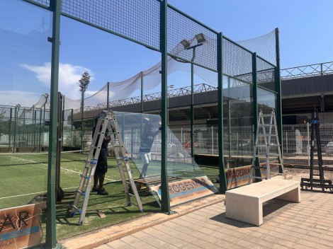 Castelló inicia la ejecución de la Manzana Albinegra con el traslado de las pistas de pádel junto a Castalia