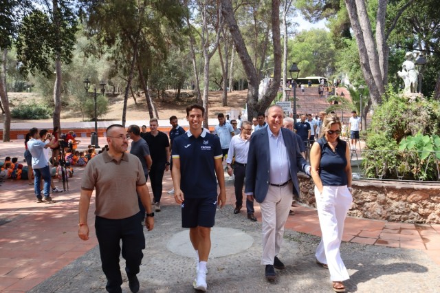 El Villarreal realiza su tradicional ofrenda a la Mare de Déu de Gràcia y Sant Pasqual Baylón