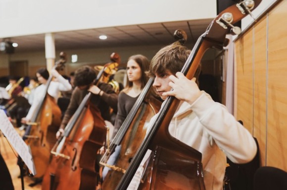 CaixaBank aumenta la dotación de las becas para el alumnado de escuelas de música a 275.000 euros en el curso 2026-2027