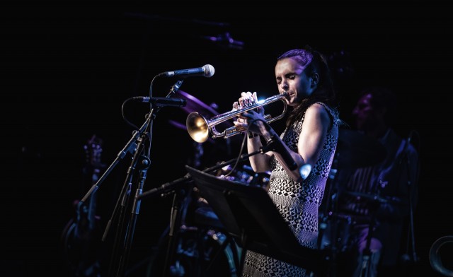 Andrea Motis y Camerata Papageno le ponen jazz a clásicos latinoamericanos