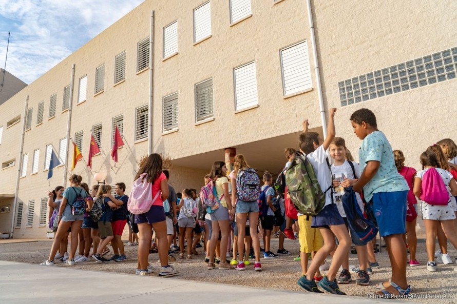 Luz verde al plan que priorizará sombras, aislamiento y eficiencia energética en los colegios públicos de Cartagena