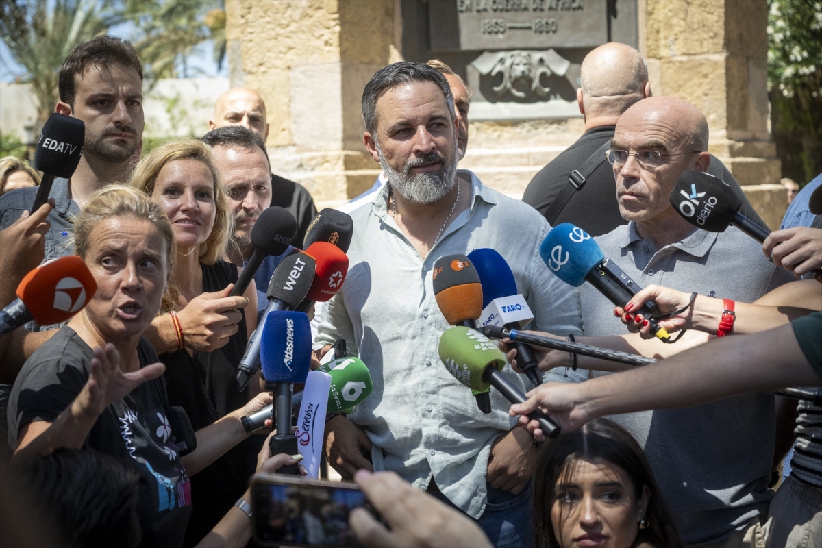 Abascal, ante los medios en Ceuta.