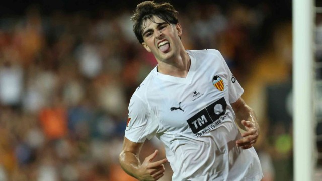 El Valencia busca ante Newcastle su tercer Trofeo Naranja consecutivo 15 años después