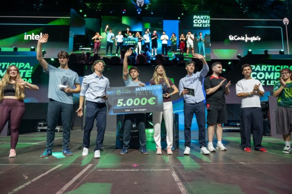 Un alicantino que oposita para bombero se convierte en el mejor jugador de videojuegos de España
