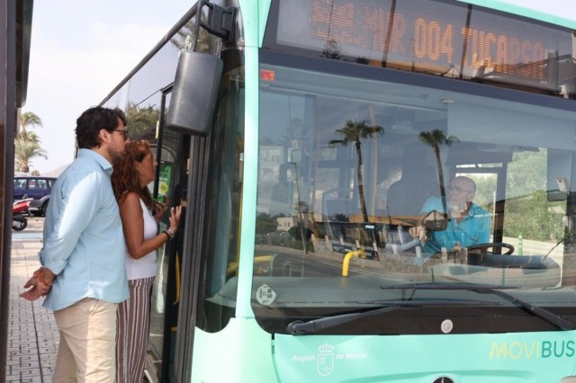 Un autobús lanzadera gratuito en Cabo de Palos conectará el aparcamiento de Las Dunas y el Faro durante el festival Cabo de Pop