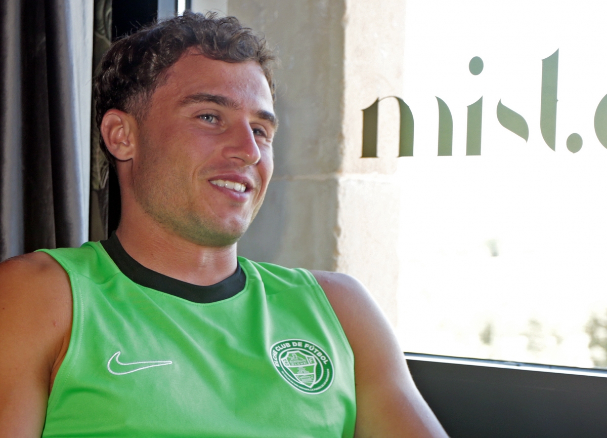 Germán Valera sonríe porque es feliz en el Elche CF
