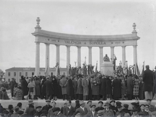 El 'otro' Sorolla que no llega: sin noticias de la vuelta del monumento de Mora al Cabanyal
