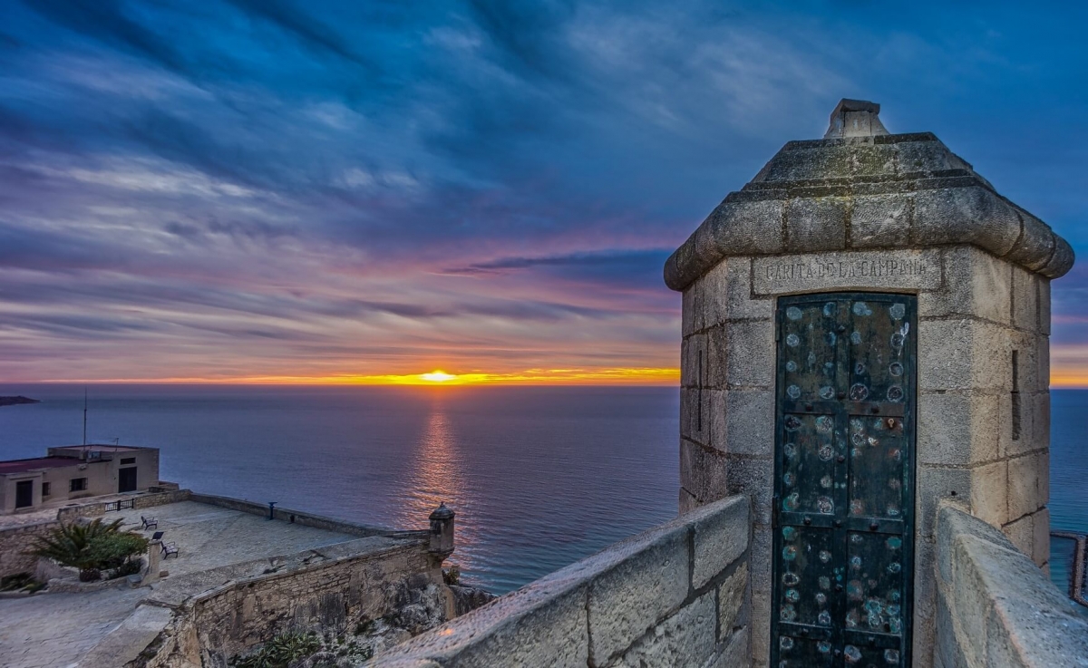 Vistas del amanecer desde el Castillo de Santa Bárbara - Vistas del amanecer desde el Castillo de Santa Bárbara