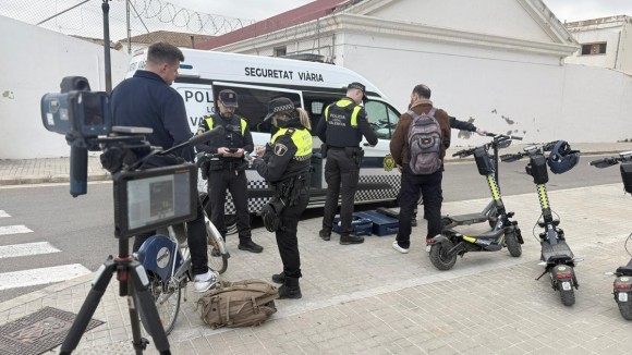 El TARC obliga a València a readmitir a la empresa excluida y reanuda el concurso para comprar un furgón policial
