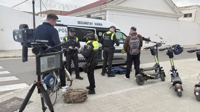 El TARC obliga a València a readmitir a la empresa excluida y reanuda el concurso para comprar un furgón policial