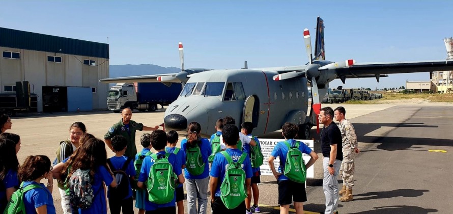 Más de 1.800 estudiantes conocen las bases aéreas de San Javier y Alcantarilla con el programa 'Pioneros de la aviación'