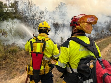 Los incendios de Sierra Engarcerán y Culla evolucionan positivamente pero Tírig pasa a situación 2 del PEIF