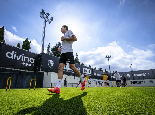 El Valencia trabaja en una nueva doble sesión a la espera de Cenk Özkacar
