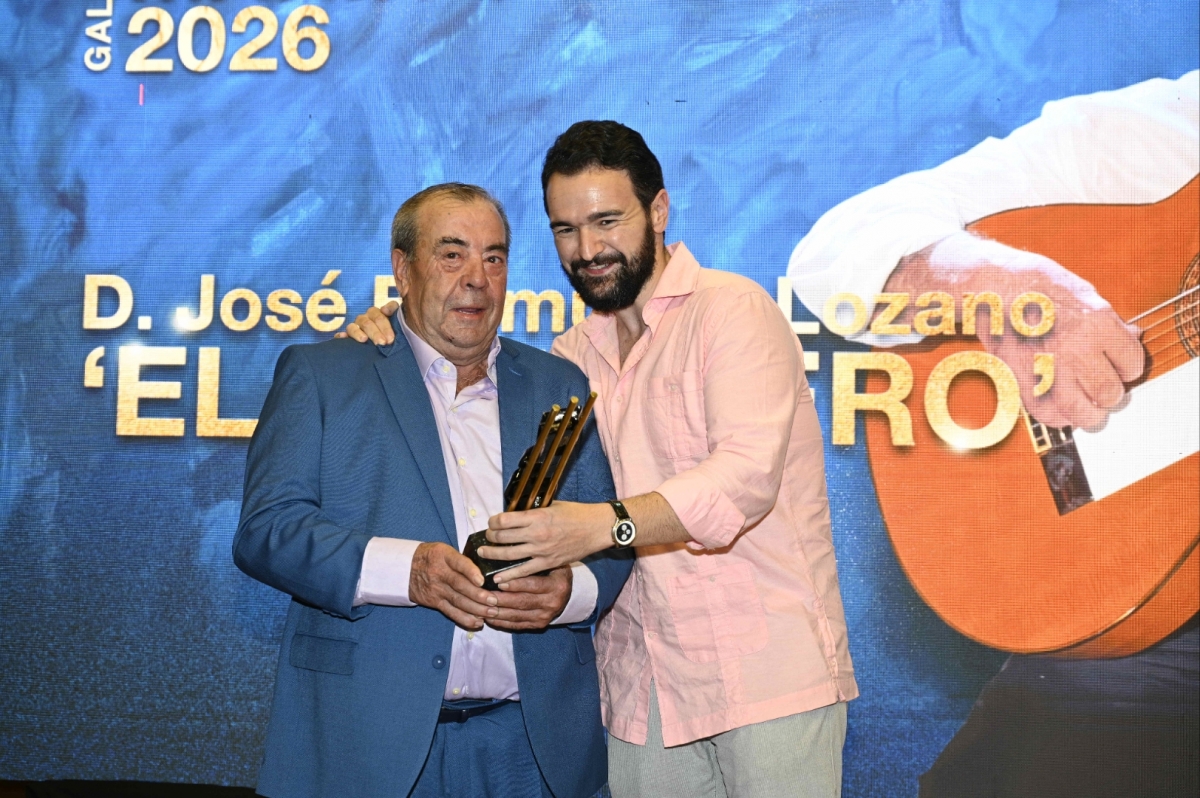 El Panaero y el alcalde de La Unión. - Foto: CANTE DE LAS MINAS El Panaero y el alcalde de La Unión.