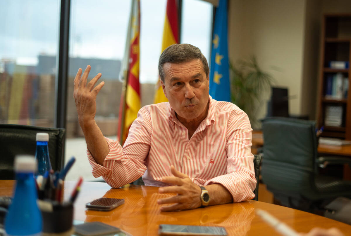 Adiós a uno de los fichajes estrella en Sanidad: la salida de Paco Ponce anticipa otros ajustes  