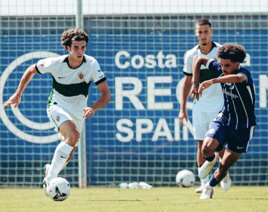 El Elche CF firma una pretemporada de menos a más pese a la ausencia de refuerzos