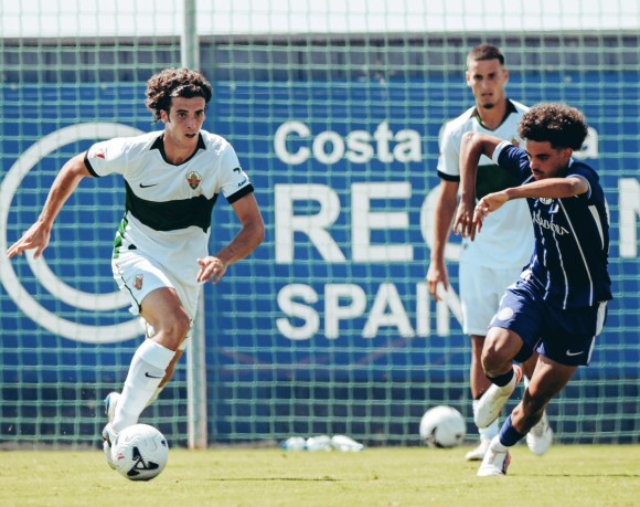 El Elche CF firma una pretemporada de menos a más pese a la ausencia de refuerzos