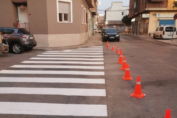Murcia inicia el repintado de señales en Patiño, San Pío X, Santiago el Mayor, La Murta, Valladolises, Cañada Hermosa y Cañadas de San Pedro