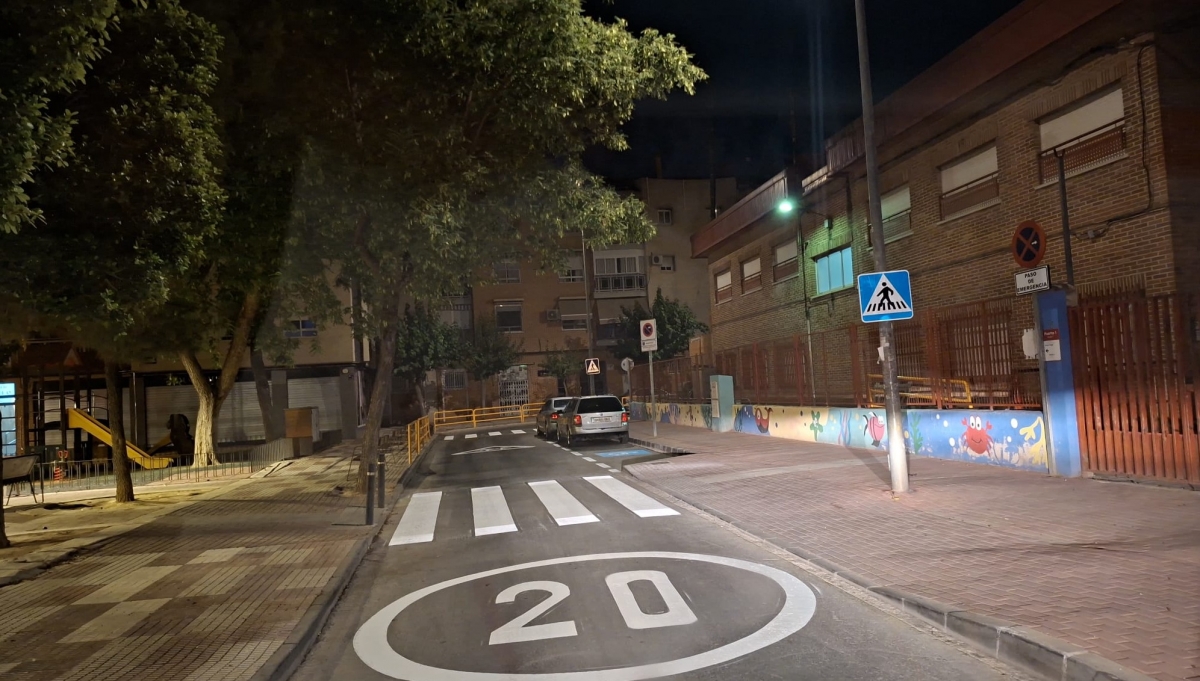 Repintado en pedanías de Murcia. - Foto: AYUNTAMIENTO DE MURCIA Repintado en pedanías de Murcia.