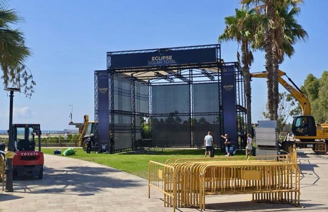 Castelló acelera el montaje de la infraestructura en las playas y el Planetari del eclipse para convertirlo en 