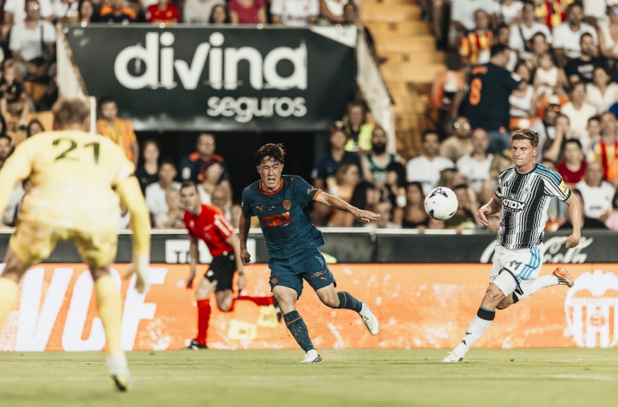El Valencia completa una pretemporada irregular, con dudas y deberes pendientes