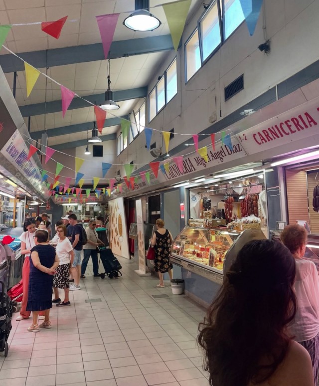 Los mercados y mercadillos de Alicante cierran el próximo festivo del sábado, 15 de agosto 