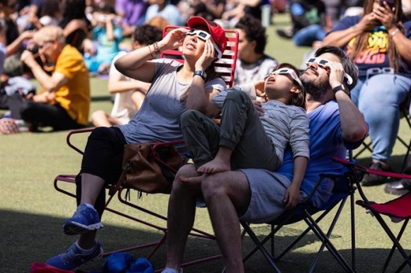 Facua alerta de la retirada de 6 modelos de gafas para el eclipse por riesgo de lesiones oculares