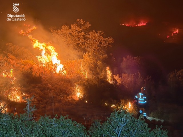 Estabilizado el incendio forestal de Tírig tras afectar a unas 800 hectáreas: los vecinos evacuados vuelven a sus casas 