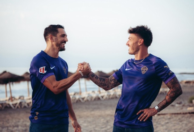 La segunda equipación del El Elche CF será morada...y con la palmera imperial dorada