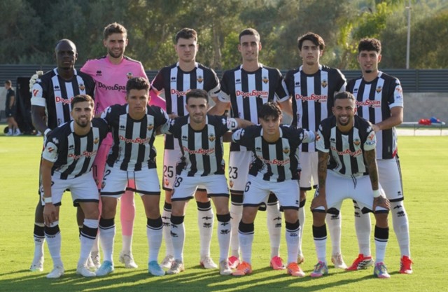 Muchas caras nuevas y una misma idea para volver a luchar por el ascenso