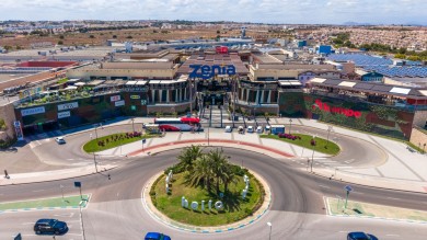 Hoss Intropia, Oakberry Açaí y VIPS se incorporan a la oferta de Zenia Boulevard
