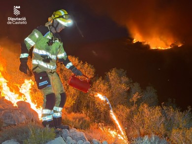 Los bomberos dan por controlado el incendio de Tírig: más de 800 hectáreas calcinadas en un perímetro de 22,8 kilómetros