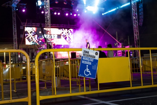 Paiporta incorpora espacios reservados para personas con movilidad reducida en las fiestas de Sant Roc
