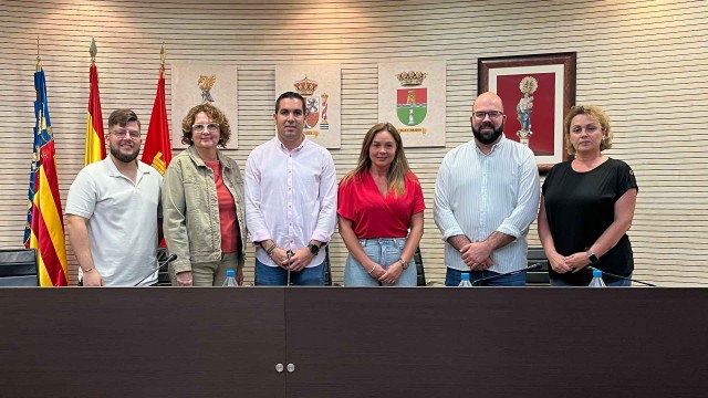 El candidato del PSOE en Pilar de la Horadada deja el acta de concejal al aprobar una oposición municipal