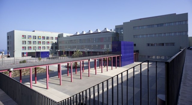 Los sanitarios de Ceuta elevan el pulso contra Sanidad tras el colapso provocado por la crisis migratoria