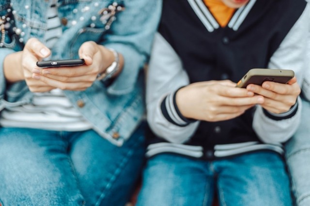 Un 40% de los jóvenes valencianos se informa en redes sociales pese a que no les parece la fuente más fiable