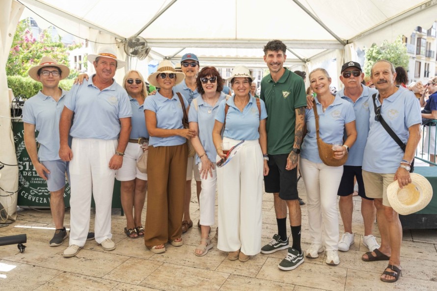 La UFECE de Elche inaugura su racó festero en el Paseo de la Estación, punto de encuentro de los vecinos del campo 