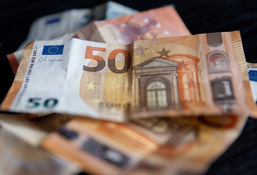 El Tesoro adjudica 2.072 millones en letras y eleva el interés a tres meses a su nivel más alto en año y medio