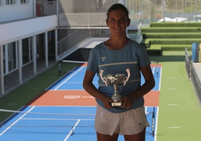 La murciana Carmen Muñoz estrena su palmarés júnior llevándose el J30 de Benidorm