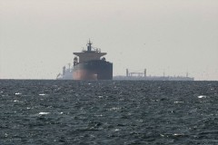 La AIE empeora sus previsiones de oferta y demanda de petróleo ante la falta de acuerdo sobre Ormuz