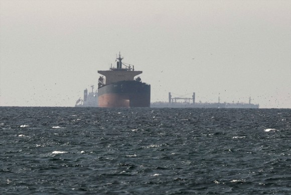 La AIE empeora sus previsiones de oferta y demanda de petróleo ante la falta de acuerdo sobre Ormuz